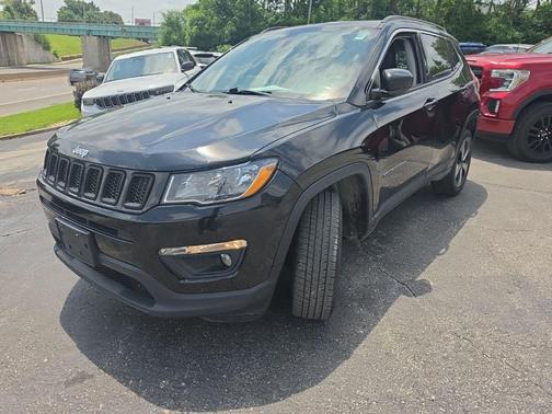 Diamond Black Crystal Pearlcoat 2017 Jeep New Compass Latitude