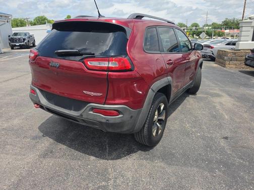 Brilliant Black Crystal Pearlcoat 2014 Jeep Cherokee Trailhawk