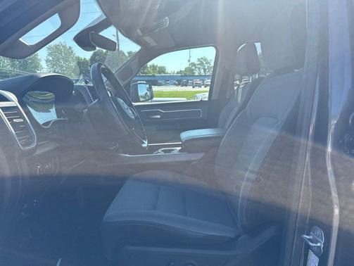 Granite Crystal Metallic Clearcoat 2019 RAM 1500 Big Horn