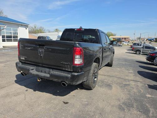 Diamond Black Crystal Pearlcoat 2021 RAM 1500 Big Horn/Lone Star