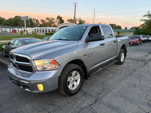Billet Silver Metallic Clearcoat 2022 RAM 1500 Classic SLT