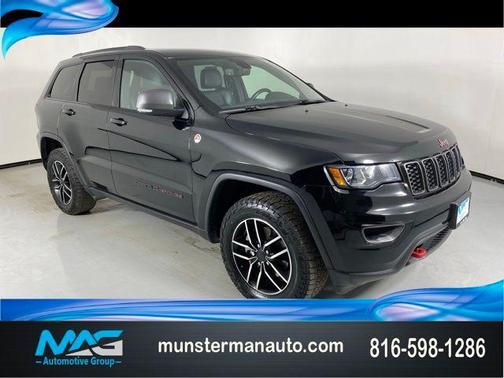 Diamond Black Crystal Pearlcoat 2019 Jeep Grand Cherokee Trailhawk