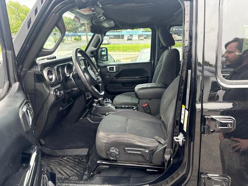 Black Clearcoat 2018 Jeep Wrangler Unlimited Sahara