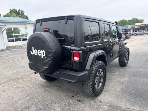 Black Clearcoat 2018 Jeep Wrangler Unlimited Sahara