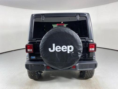 Black Clearcoat 2018 Jeep Wrangler Unlimited Sahara