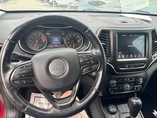 Velvet Red Pearlcoat 2019 Jeep Cherokee Trailhawk