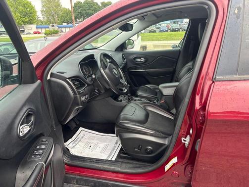 Velvet Red Pearlcoat 2019 Jeep Cherokee Trailhawk