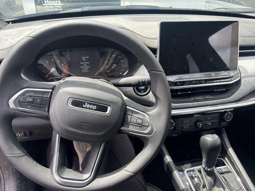 Diamond Black Crystal Pearlcoat 2024 Jeep Compass Latitude