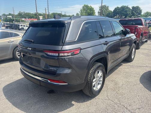 Baltic Gray Metallic Clearcoat 2023 Jeep Grand Cherokee Laredo