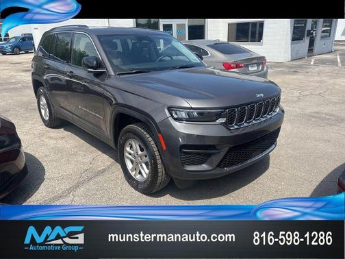Baltic Gray Metallic Clearcoat 2023 Jeep Grand Cherokee Laredo