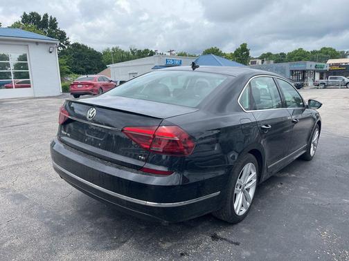 Pearl Metallic 2018 Volkswagen Passat 2.0T SEL Premium