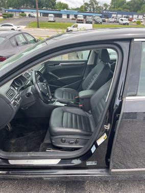 Pearl Metallic 2018 Volkswagen Passat 2.0T SEL Premium