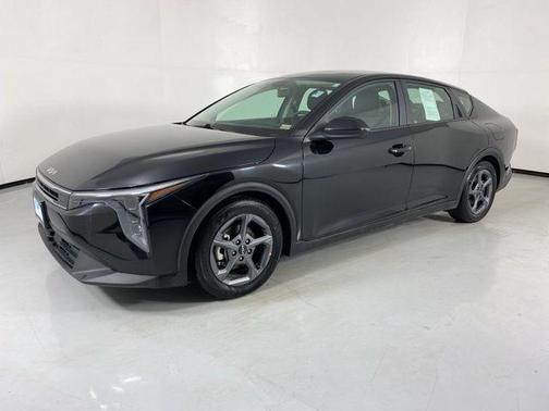 Aurora Black Pearl 2025 Kia K4 LXS