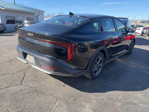 Aurora Black Pearl 2025 Kia K4 LXS