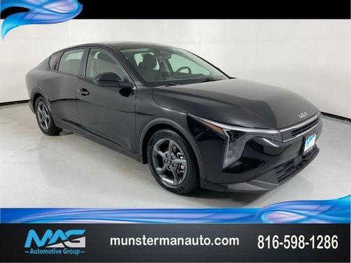 Aurora Black Pearl 2025 Kia K4 LXS