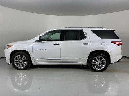 Iridescent Pearl Tricoat 2019 Chevrolet Traverse High Country