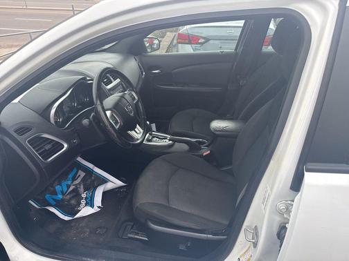 Bright White Clearcoat 2013 Dodge Avenger SXT