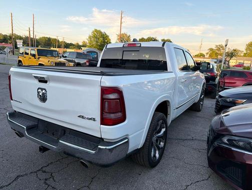 Ivory White Tri-Coat Pearlcoat 2019 RAM 1500 Limited