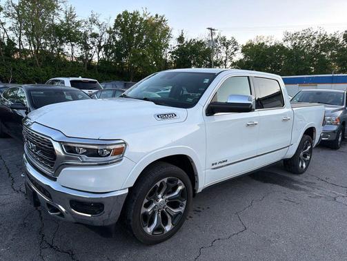 Ivory White Tri-Coat Pearlcoat 2019 RAM 1500 Limited