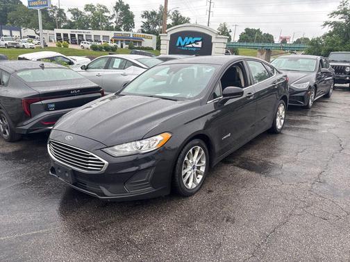 Agate Black 2019 Ford Fusion Hybrid SE
