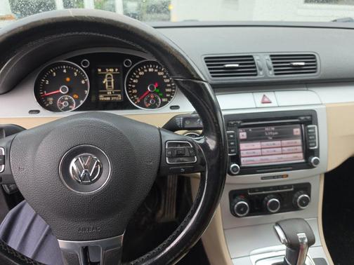 Deep Black Metallic 2010 Volkswagen CC Sport