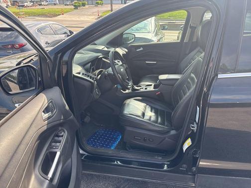 Ruby Red Metallic Tinted Clearcoat 2017 Ford Escape SE