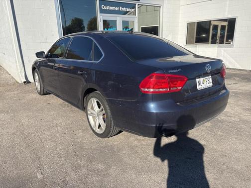 2014 Volkswagen Passat 1.8T Auto SE w/Sunroof & Nav