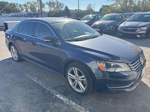 2014 Volkswagen Passat 1.8T Auto SE w/Sunroof & Nav