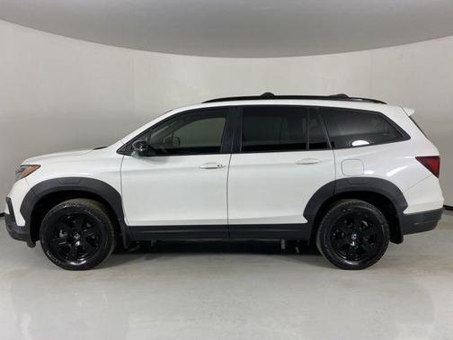 Platinum White Pearl 2022 Honda Pilot AWD TrailSport