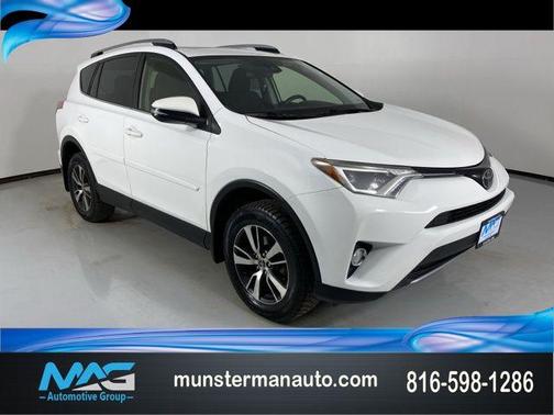 Super White 2018 Toyota RAV4 XLE