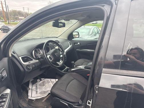 Brilliant Black Crystal Pearlcoat 2013 Dodge Journey SXT