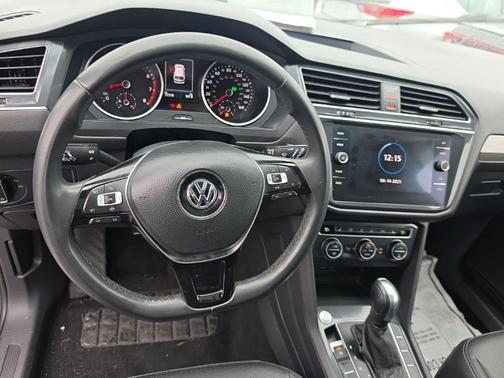 Platinum Gray Metallic 2020 Volkswagen Tiguan 2.0T SE