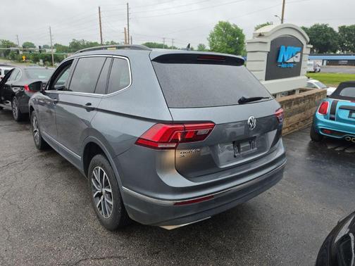 Platinum Gray Metallic 2020 Volkswagen Tiguan 2.0T SE