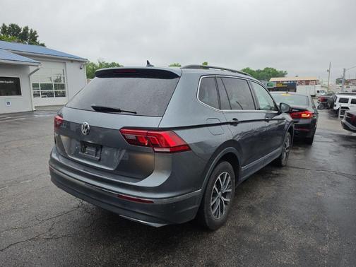 Platinum Gray Metallic 2020 Volkswagen Tiguan 2.0T SE