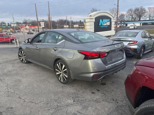 2021 Nissan Altima SR VC-Turbo FWD