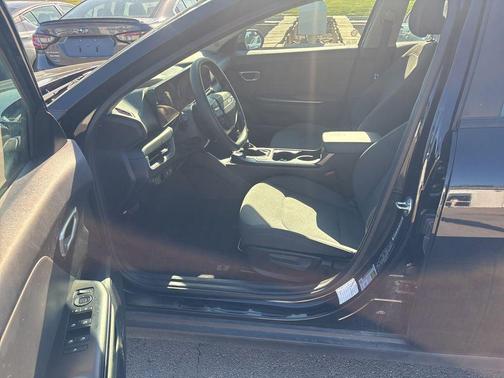 Aurora Black Pearl 2025 Kia K4 LXS