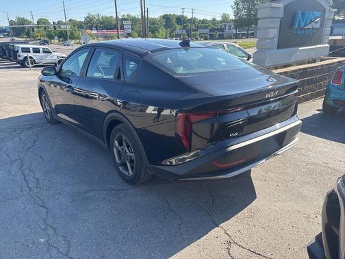 Aurora Black Pearl 2025 Kia K4 LXS