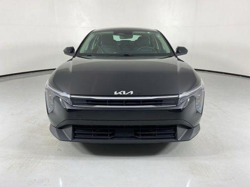 Aurora Black Pearl 2025 Kia K4 LXS