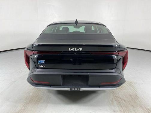 Aurora Black Pearl 2025 Kia K4 LXS