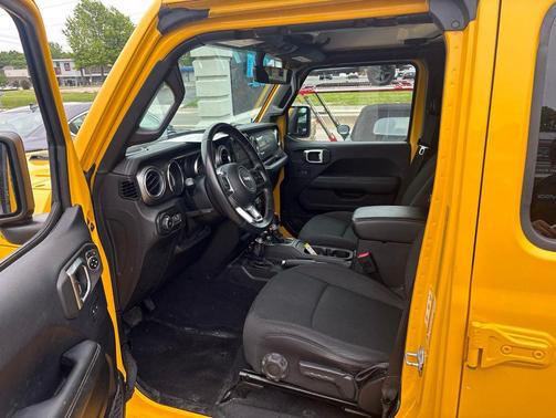Baja Yellow Clearcoat 2019 Jeep Wrangler Unlimited Sahara