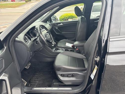 2021 Volkswagen Tiguan 2.0T SE R-Line Black