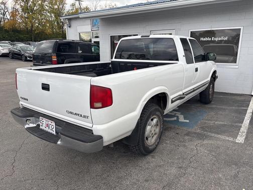 2003 Chevrolet S-10 Base