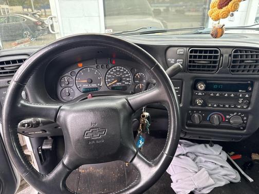 2003 Chevrolet S-10 Base