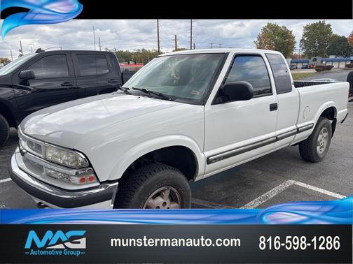 2003 Chevrolet S-10 Base