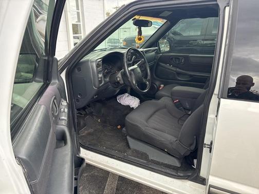 2003 Chevrolet S-10 Base