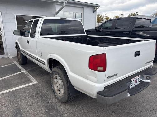 2003 Chevrolet S-10 Base