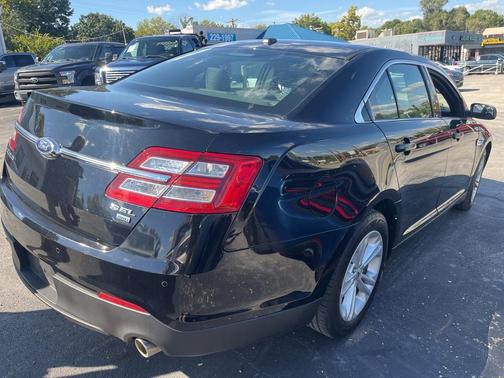 2018 Ford Taurus SEL
