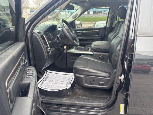 Brilliant Black Crystal Pearlcoat 2016 RAM 1500 Sport