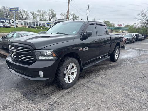 Brilliant Black Crystal Pearlcoat 2016 RAM 1500 Sport