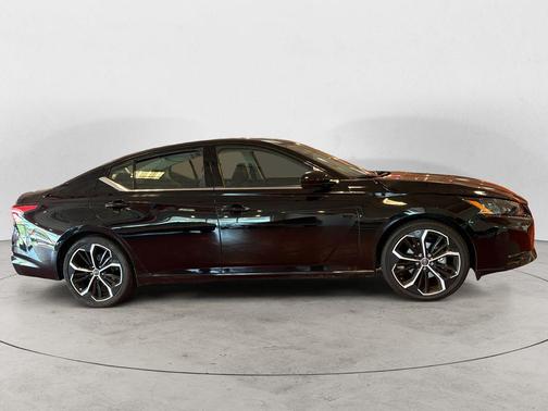Super Black Clearcoat 2024 Nissan Altima SR FWD